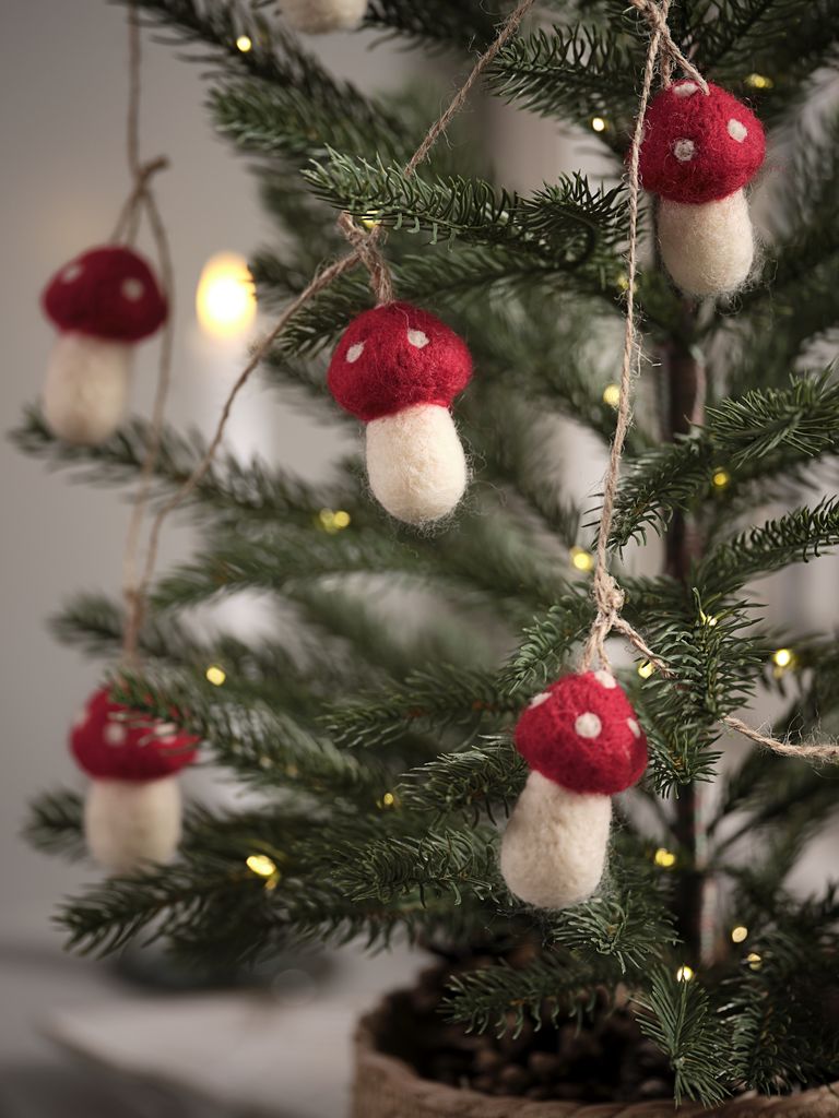 Veštačka jelka FROST Ø42xV60cm sa 40LED i tajmerom