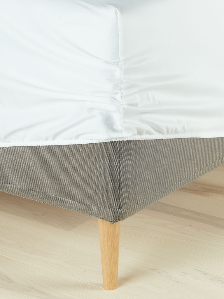 Satenski čaršav sa lastišem TINE 140x200x35 bela